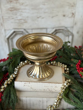 Load image into Gallery viewer, 6.25" Imperial Urn