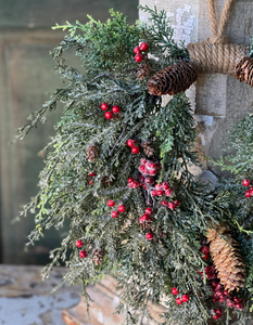 Divinity Berry Hanging Wreath | 20"