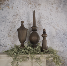 Load image into Gallery viewer, 9.25&quot; Wooden Finial