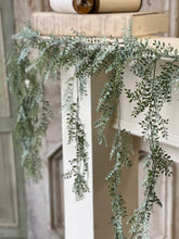 Load image into Gallery viewer, Tatler Leaves Weeping Garland | 72"