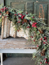 Load image into Gallery viewer, Divinity Berry Cedar Garland | 5&#39;